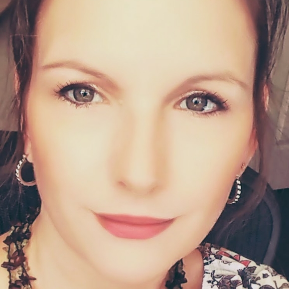Meet your Posher, Ms. Scarlett - Picture 6 of 7